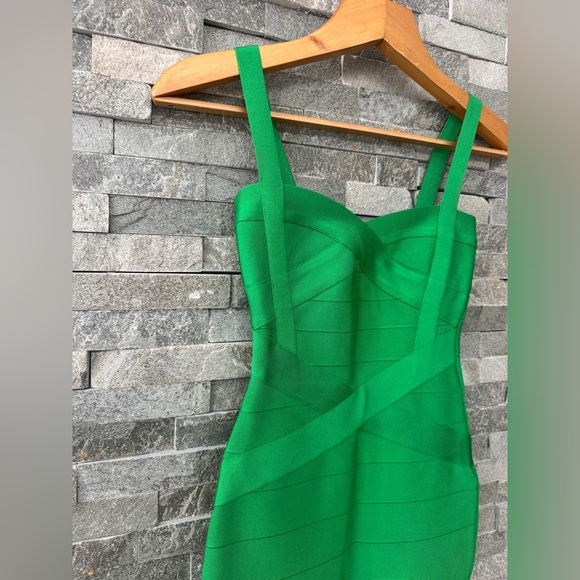 Elegant Green Bodycon Dress - Picture 10 of 13